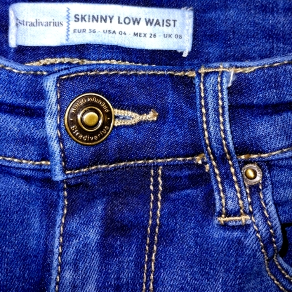 Skinny Distressed Blue Jeans - Stradivarius Slim Fit Size 4